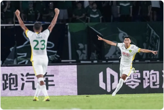 4轮首胜!中超-王钰栋传射 国安连扳3球4-3逆转十人浙江